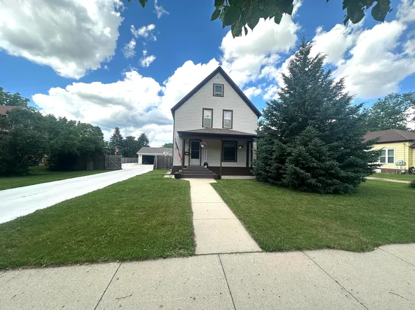 131 8th St, Brookings, SD 57006