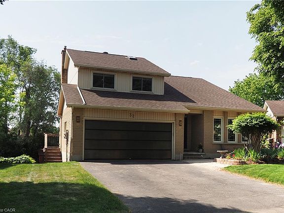 2nd image of 32 Notchwood Ct