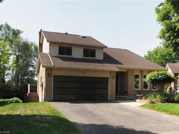 32 Notchwood Ct, Kitchener, ON N2A 3L6