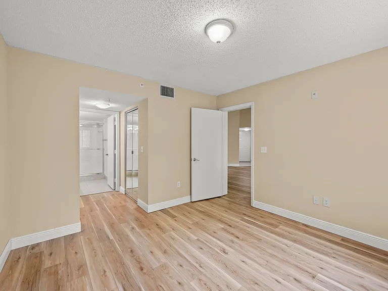 1100 Crestwood Ct S #S-1109 — Photo 15