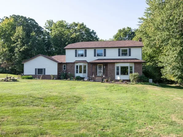 8730 Arborhurst Ln, Kirtland, OH 44094