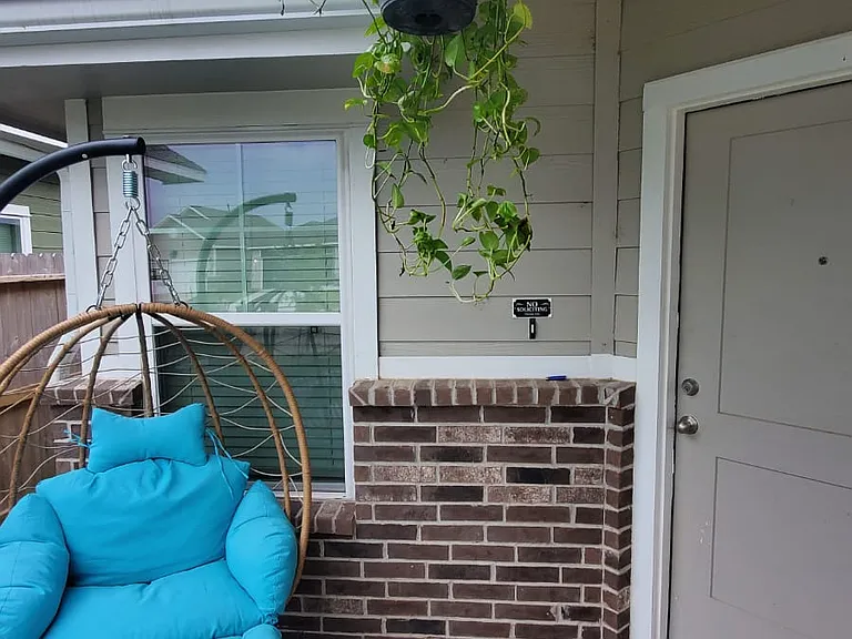 Robins Wood Dr — Photo 10