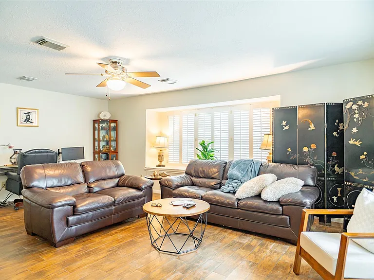 18310 Spellbrook Dr — Photo 25
