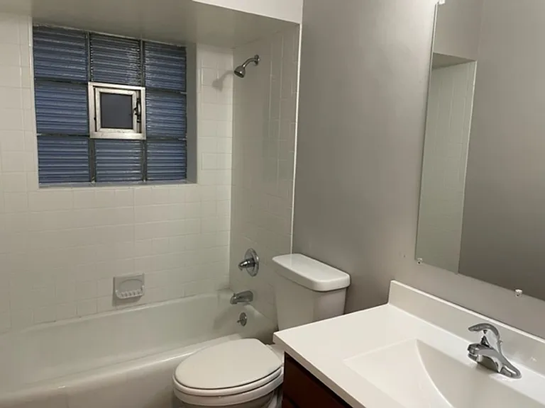 Apartment off 28th and Clyde Park Available — Photo 105