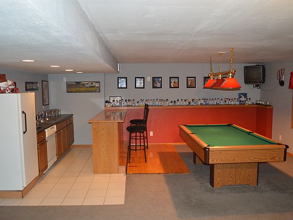 Basement Rec Room & Wet Bar