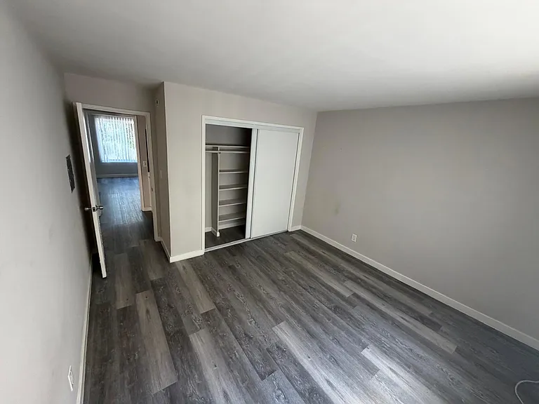 5354 Yarmouth Ave — Photo 6
