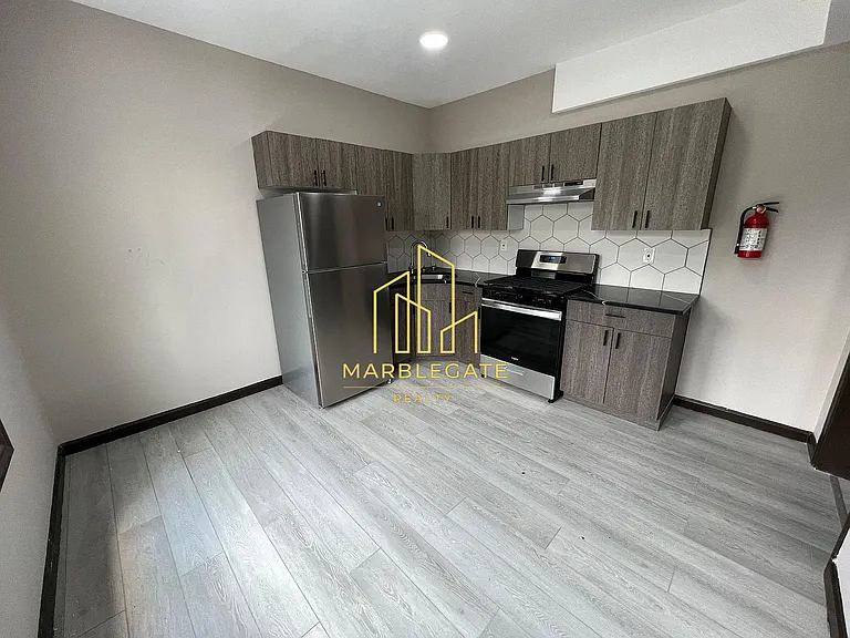 163 Elwood Ave #33L — Photo 2