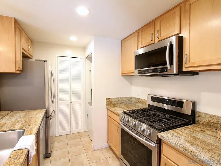 3021 Golden Oak Way — Photo 4