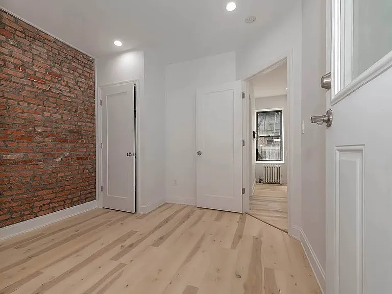 302 Mott St #1S — Photo 6