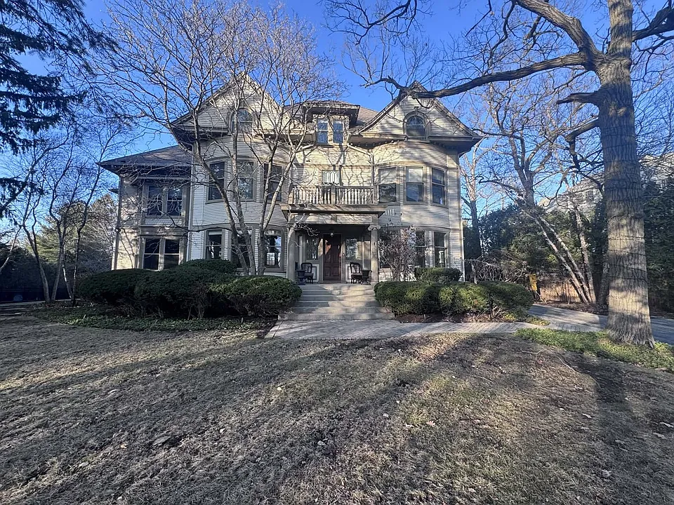 1499 Sheridan Rd