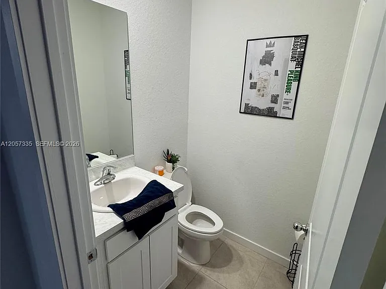 270 NE 12th St #270 — Photo 14