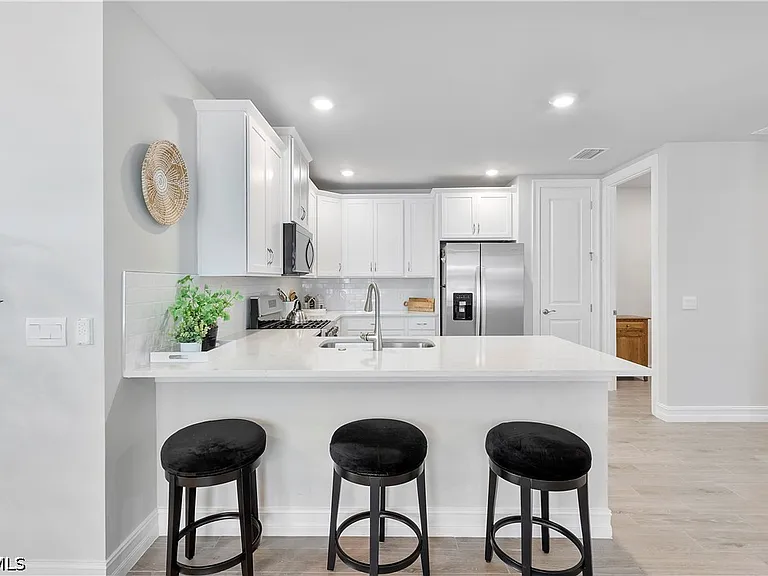 17639 Wild Iris Ln — Photo 9