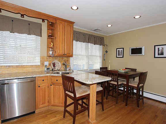 5th image of 35 Helena Ave