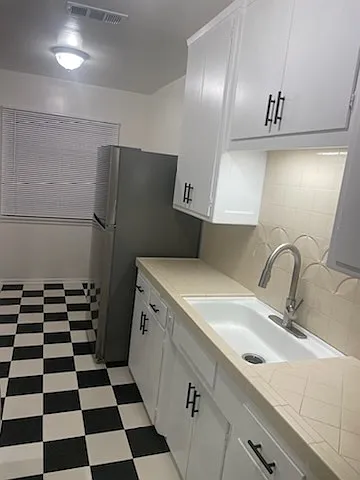 1814 N Hollywood Way #B — Photo 3