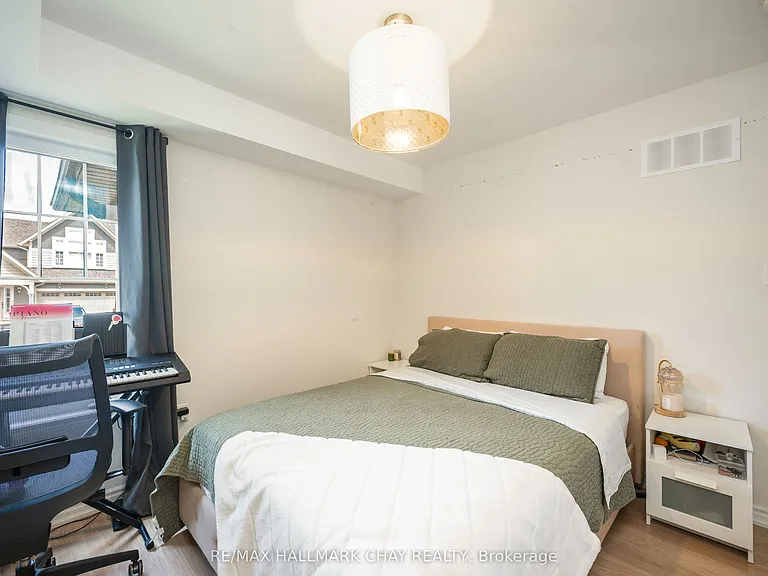 41 Masters Cres — Photo 15
