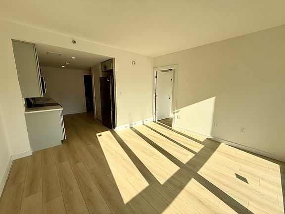 5th image of 250 Clarkson Ave APT 403