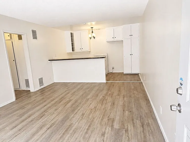 2630 S La Salle Ave #1 — Photo 1