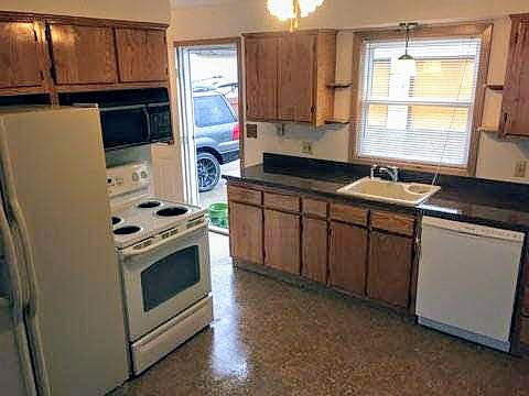 2nd image of 918 2nd Ave