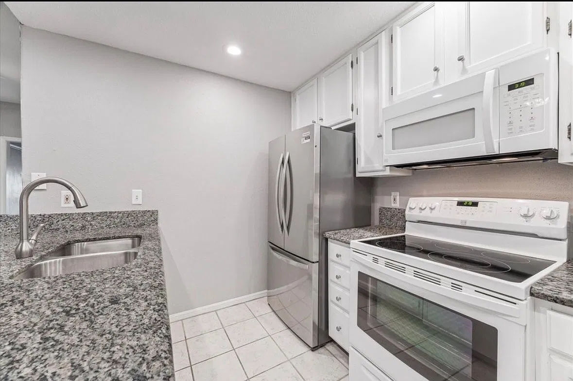 1 bed, 980 sqft, $1,875 — Photo 2