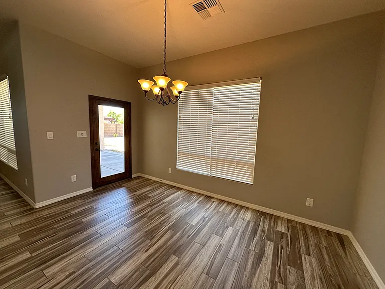5688 E 39th Pl — Photo 8