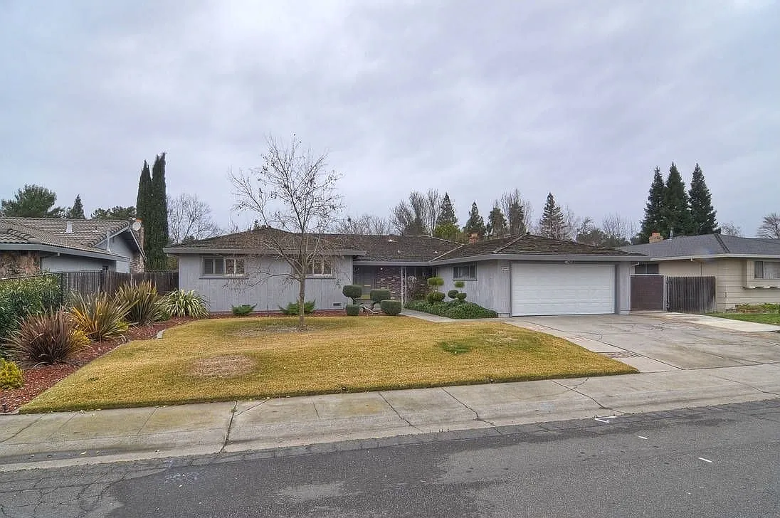 6692 Spurlock Way photo 1