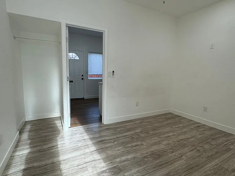2033 E Washington Ave — Photo 2