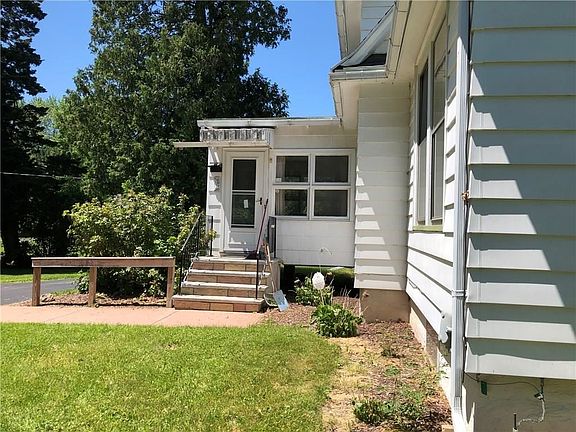 5th image of 229 West Ave
