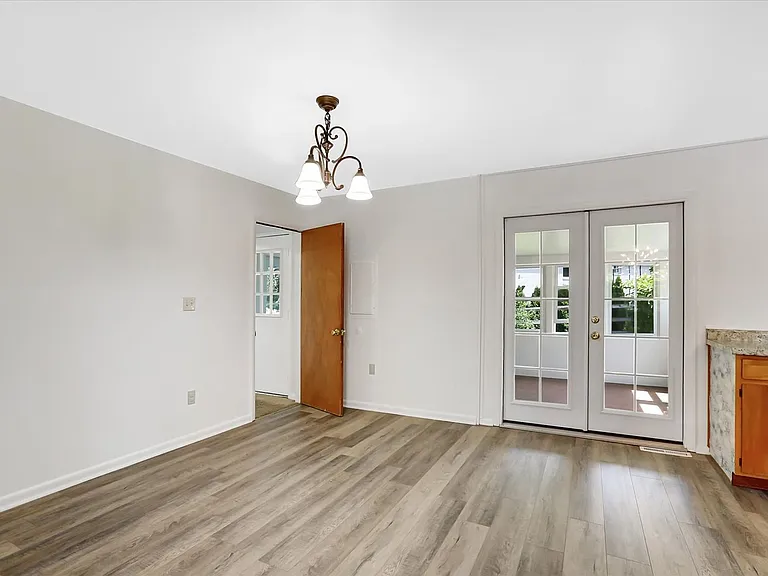 15 Stephen Rd — Photo 7