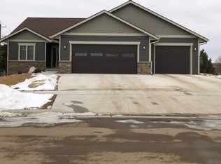 1514 Summit Ln, Yankton, SD 57078