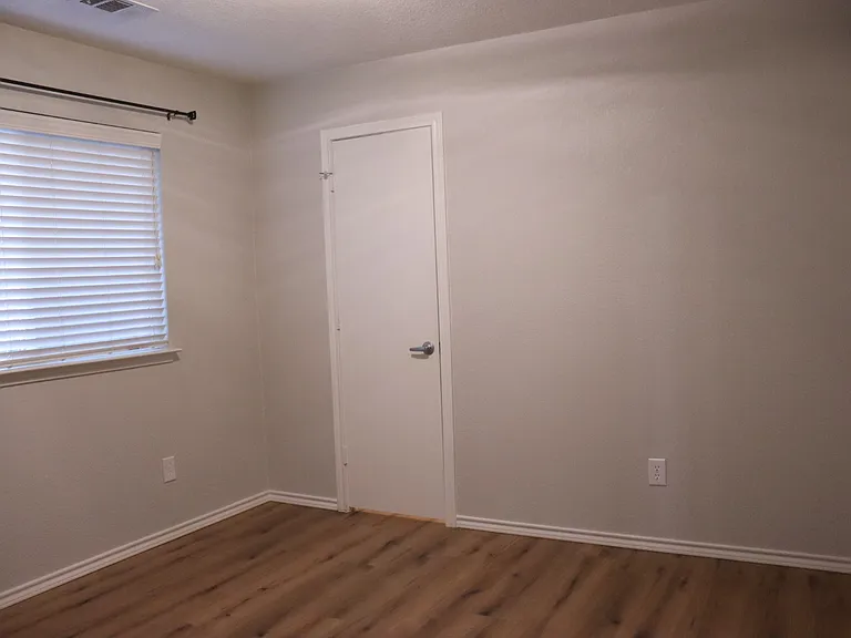 2nd bedroom with walk in closet