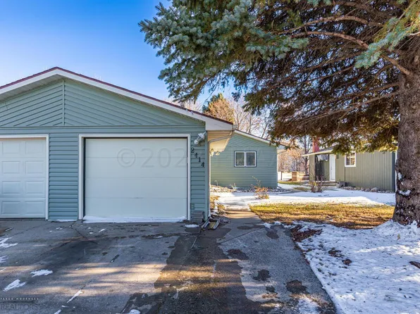 2414 Country Club Pkwy, Moorhead, MN 56560