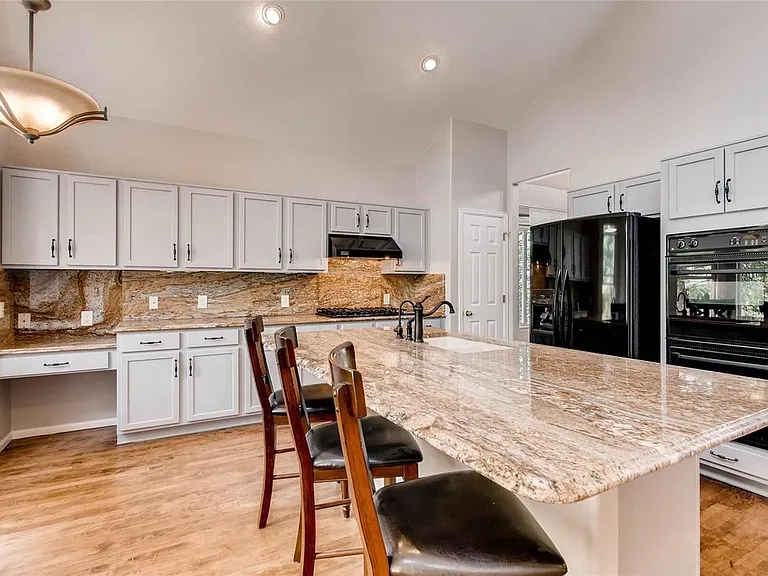 2466 W Sunset Dr — Photo 12