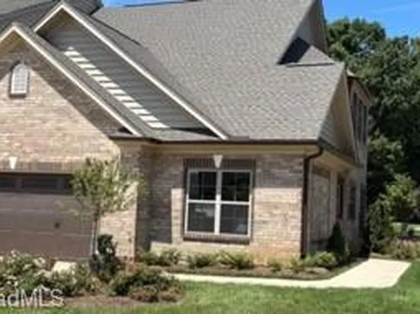1042 Beechcraft Dr, Mebane, NC 27302