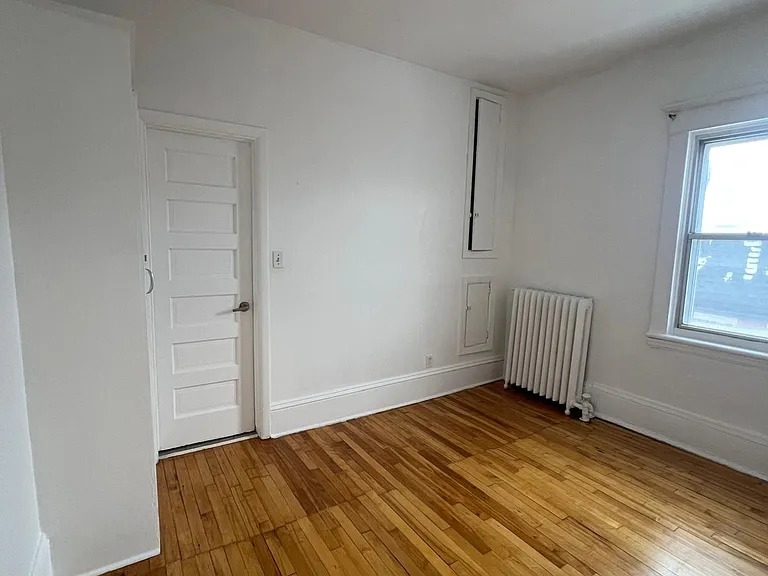 362 Friel St — Photo 14