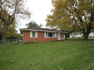 5910 Meredith Dr, Urbandale, IA 50322