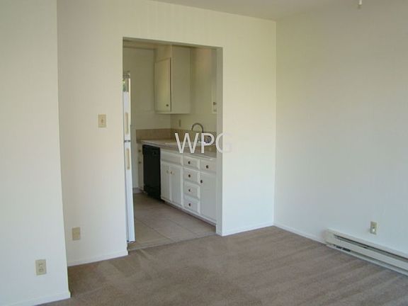 3rd image of 745 Menlo Ave APT 10