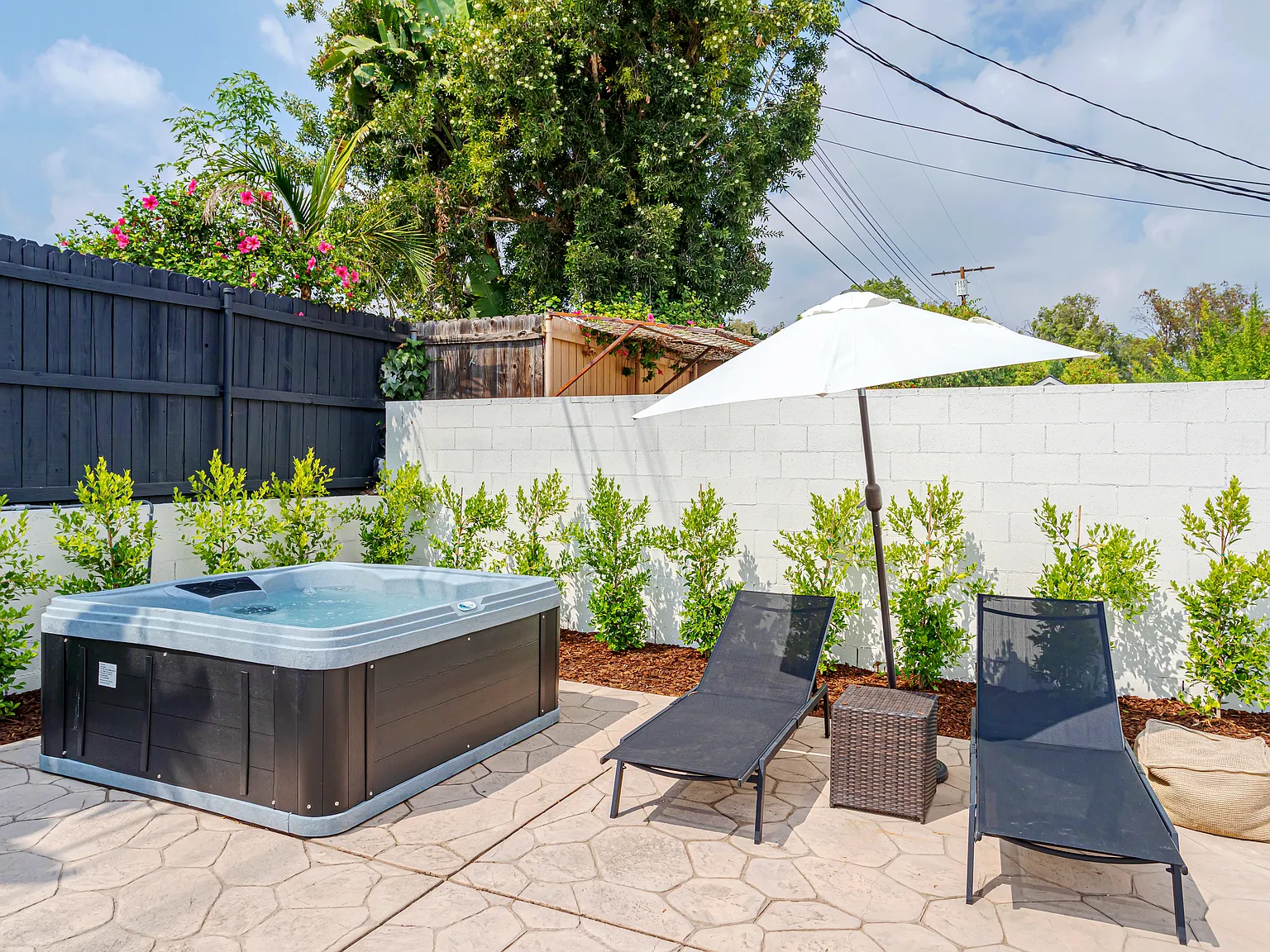 Studio, 650 sqft, $2,499 — Photo 3