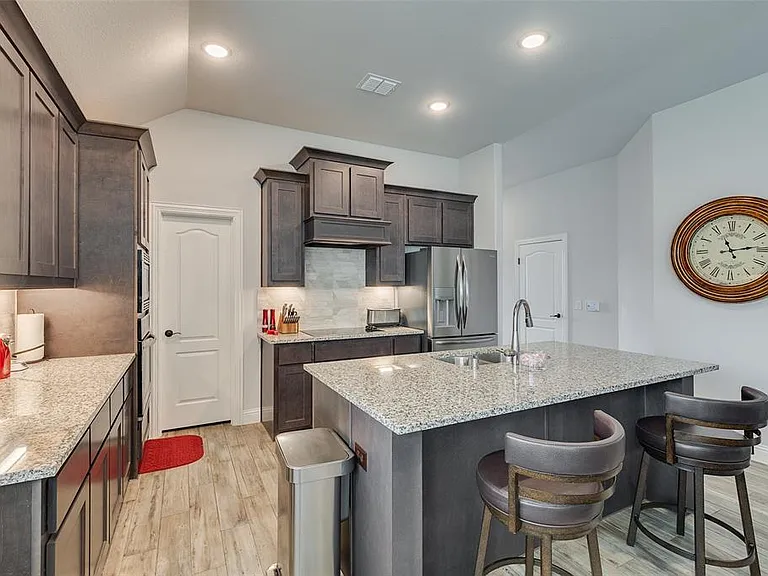 2210 Moon Dance Ln — Photo 33