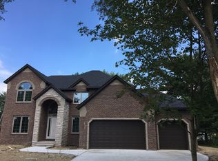 5680 Houghten St, Troy, MI 48098