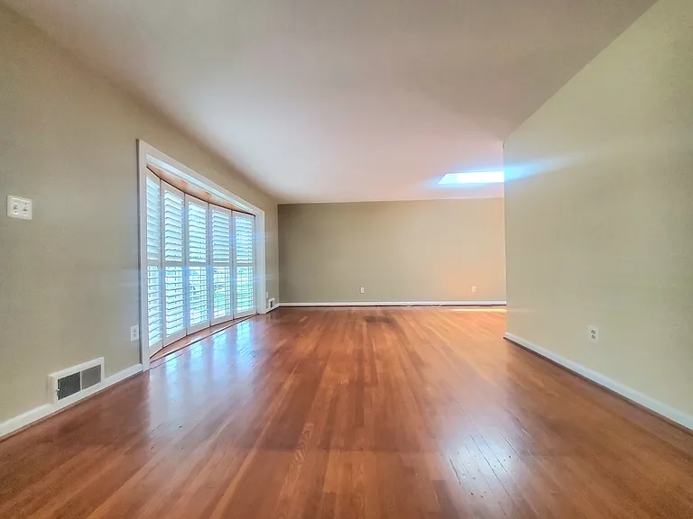 4517 Mayfield Dr — Photo 7