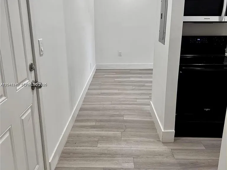 852 SW 13th Ave #3 — Photo 5