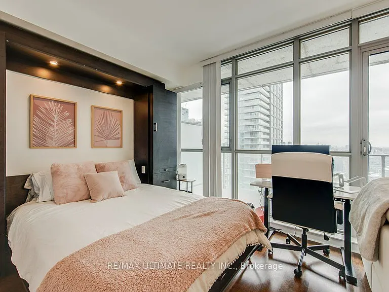 375 King St W #2710 — Photo 15