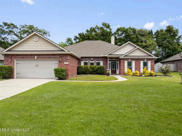 12 Estate Dr, Long Beach, MS 39560