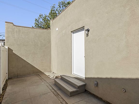 4th image of 4160 Kansas St #2