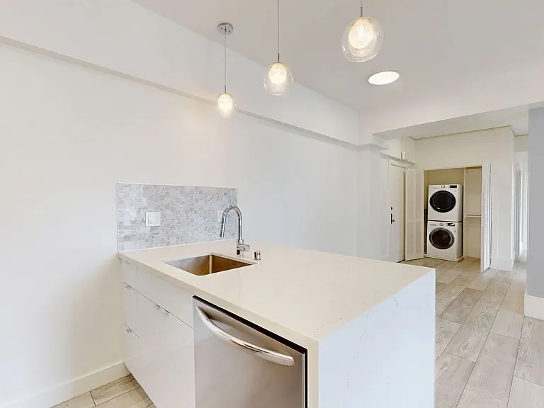 1801 California St #304 — Photo 4