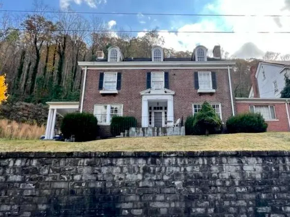 410 Riverside Dr, Welch, WV 24801