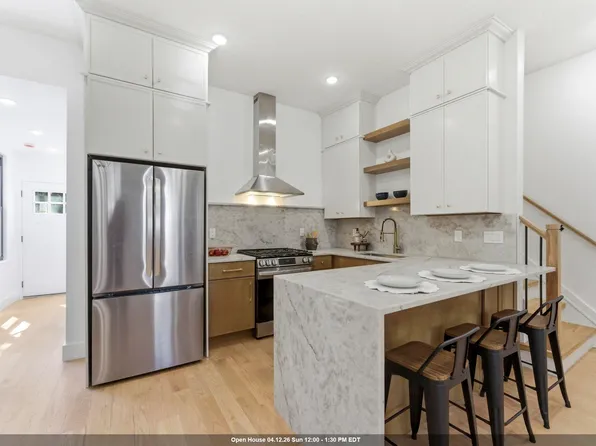 113 Oak Street image 1 of 13