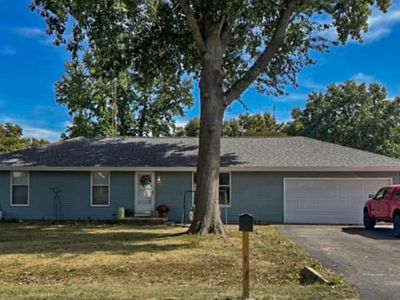 1520 1900th E, Shelbyville, IL, 62565