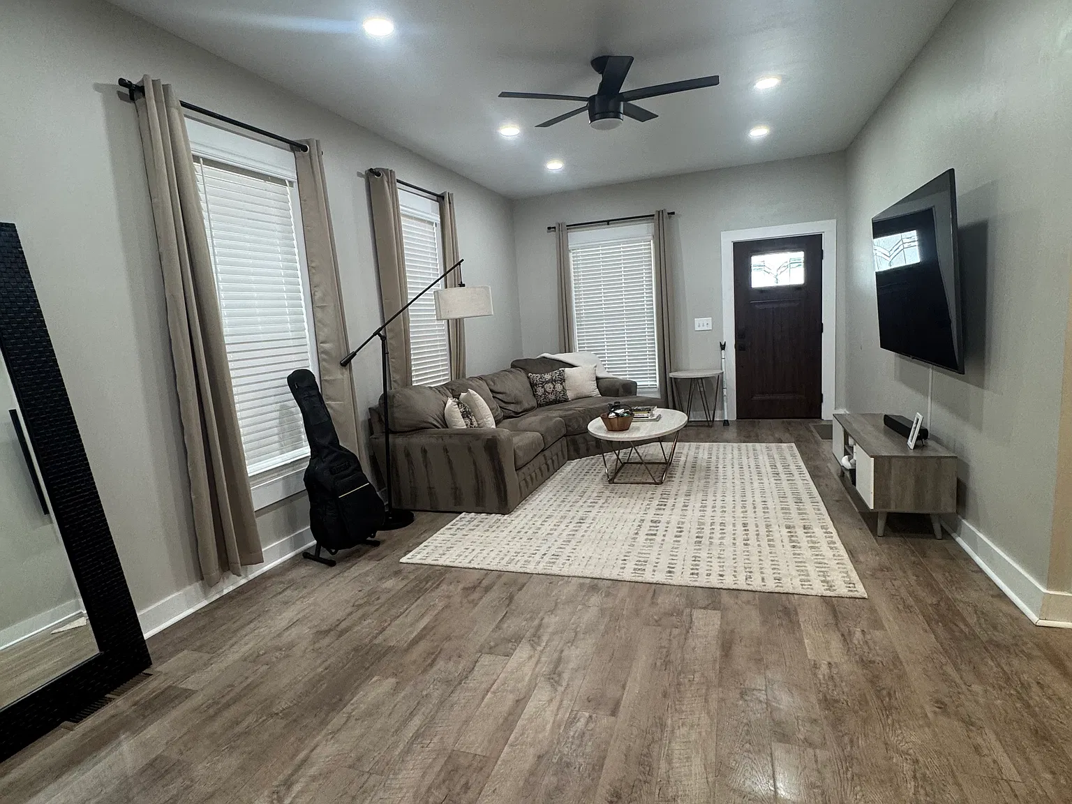 4 bed, 2470 sqft, $2,400 — Photo 3