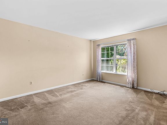 4th image of 939 Kinhart Ct